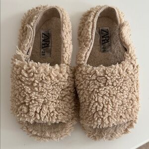 Zara kids outdoor Sherpa slippers 28